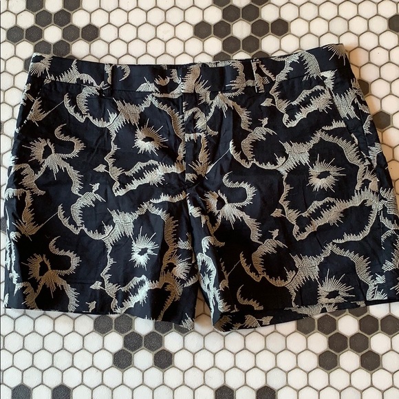 Banana Republic Patterned Shorts - Picture 1 of 2